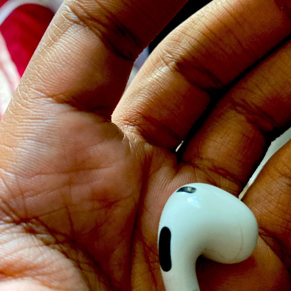 AirPod Gen 3 - Picture 4 of 4